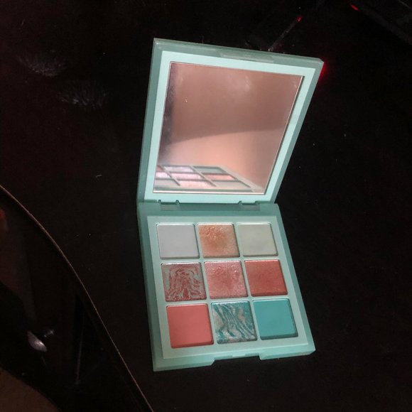 HUDA Beauty mint pastel pallete - Picture 3 of 4